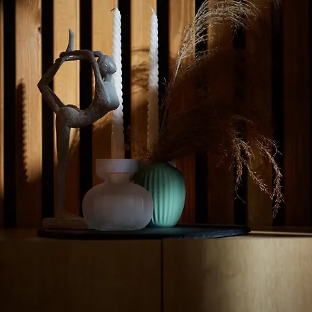 Symphony - Free Parking & Airport Taxi