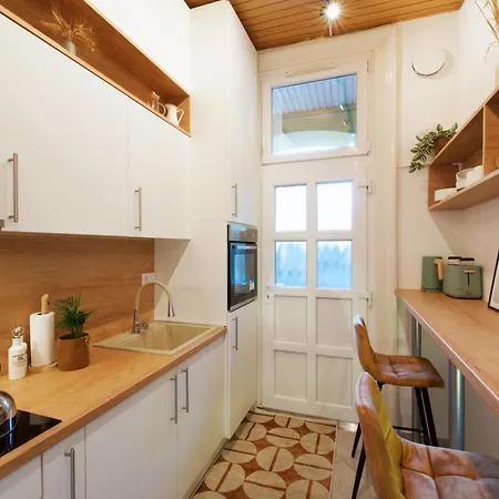 Symphony - Free Parking & Airport Taxi 布达佩斯