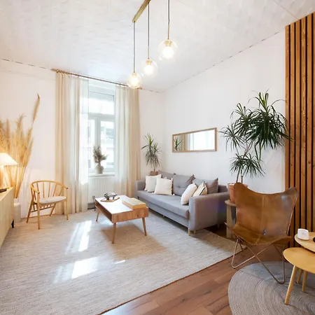 Symphony - Free Parking & Airport Taxi 公寓 *